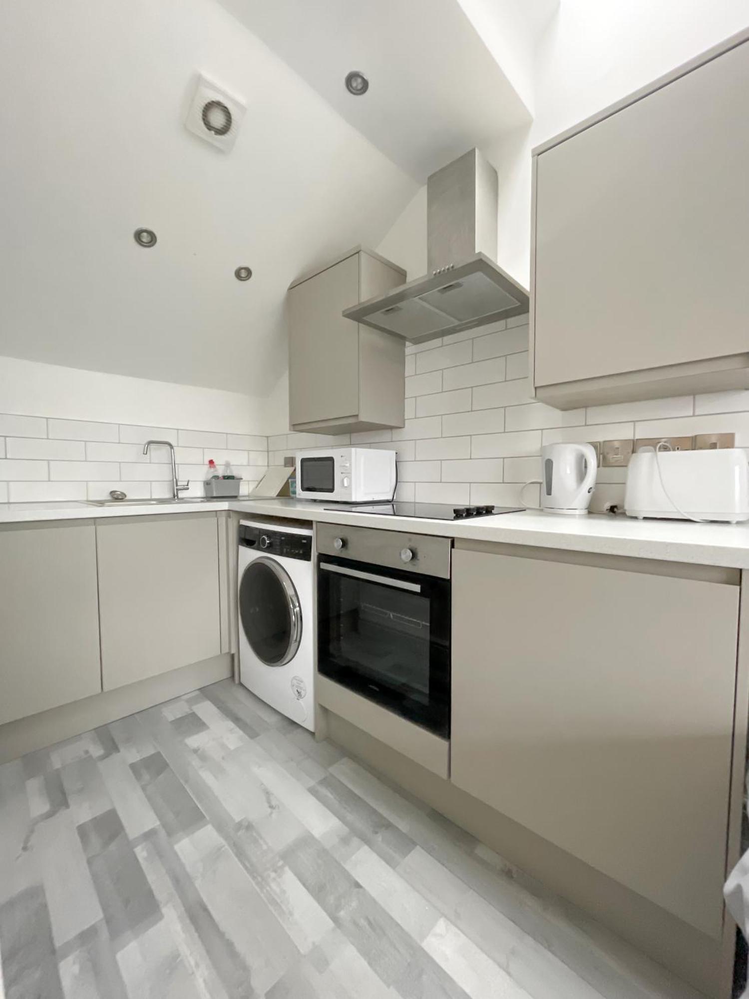 10Min To City - Free Parking - Private Studio - Contractor Friendly Manchester Exterior foto